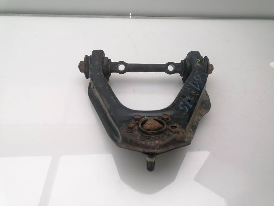 Brazo suspension superior delantero derecho NISSAN TERRANO/TERRANO.II (R20) 4