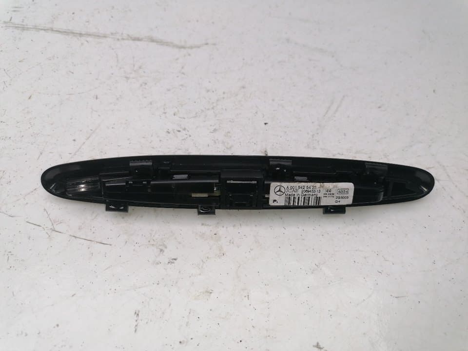 Pantalla multifuncion MERCEDES-BENZ CLASE A (BM 177) 4