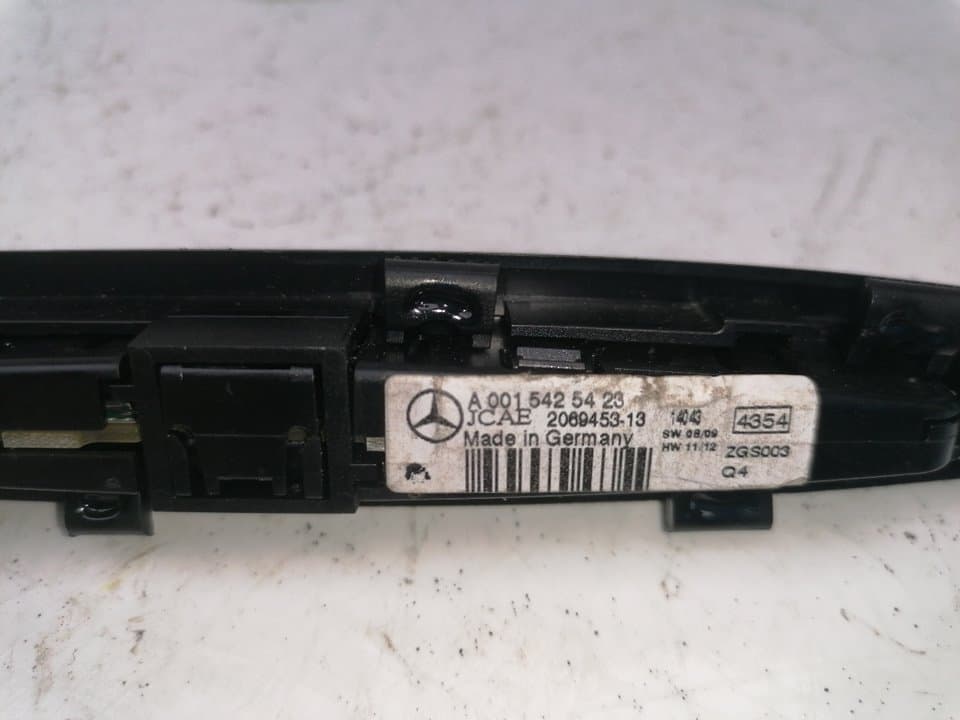 Pantalla multifuncion MERCEDES-BENZ CLASE A (BM 177) 2