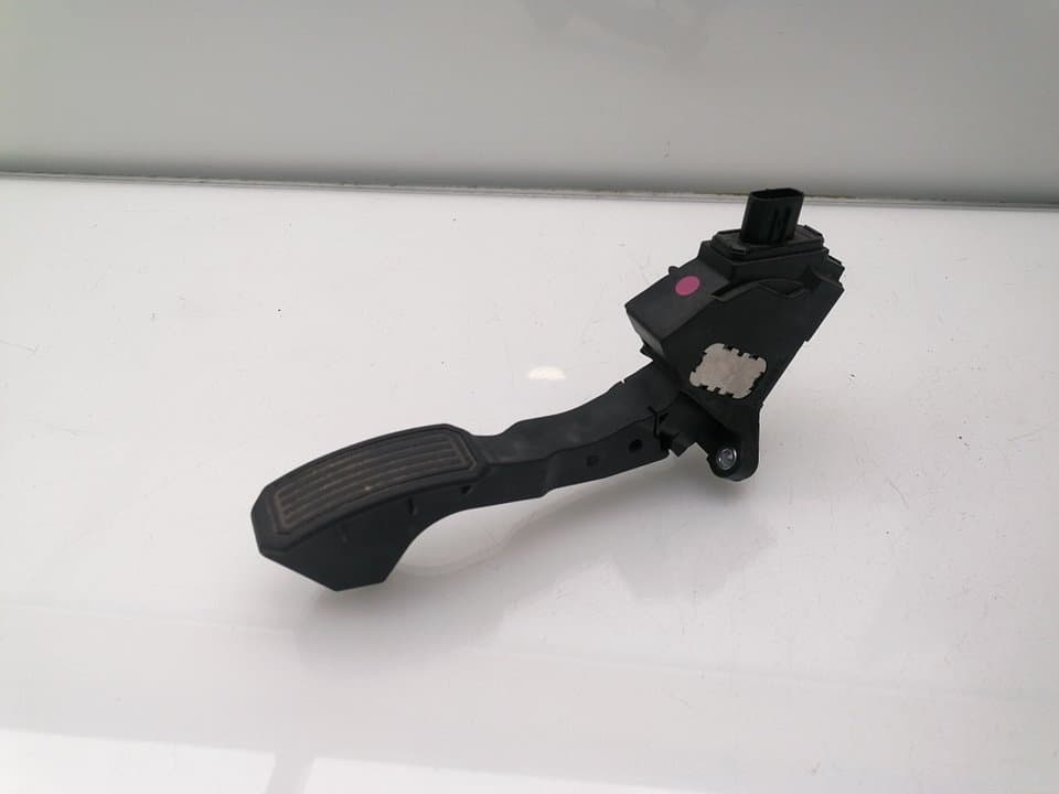 Pedal acelerador TOYOTA AVENSIS