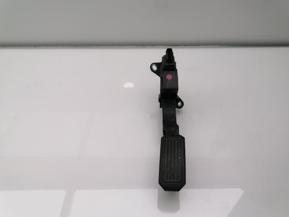 Pedal acelerador TOYOTA AVENSIS 3