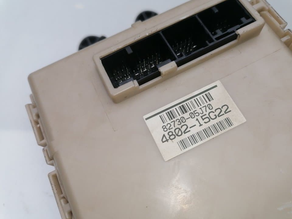Caja reles / fusibles TOYOTA AVENSIS 5