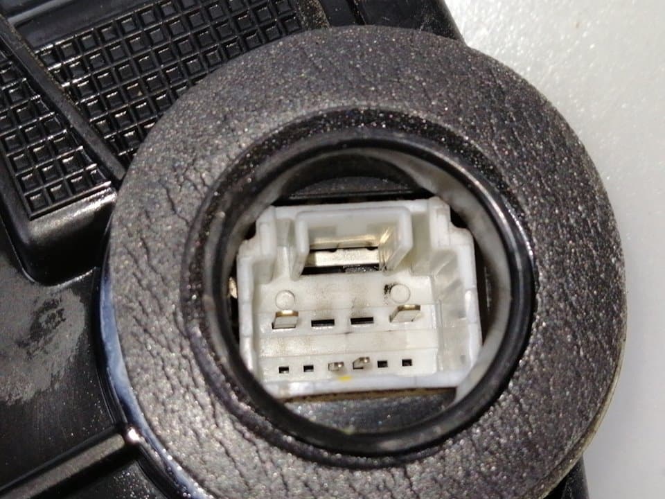 Cerradura puerta delantera derecha TOYOTA AVENSIS 3