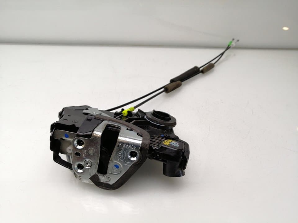 Cerradura puerta delantera derecha TOYOTA AVENSIS