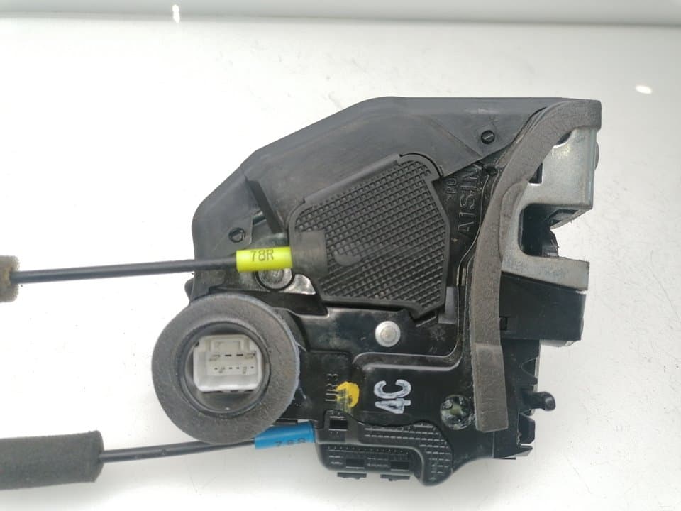 Cerradura puerta trasera derecha TOYOTA AVENSIS 4
