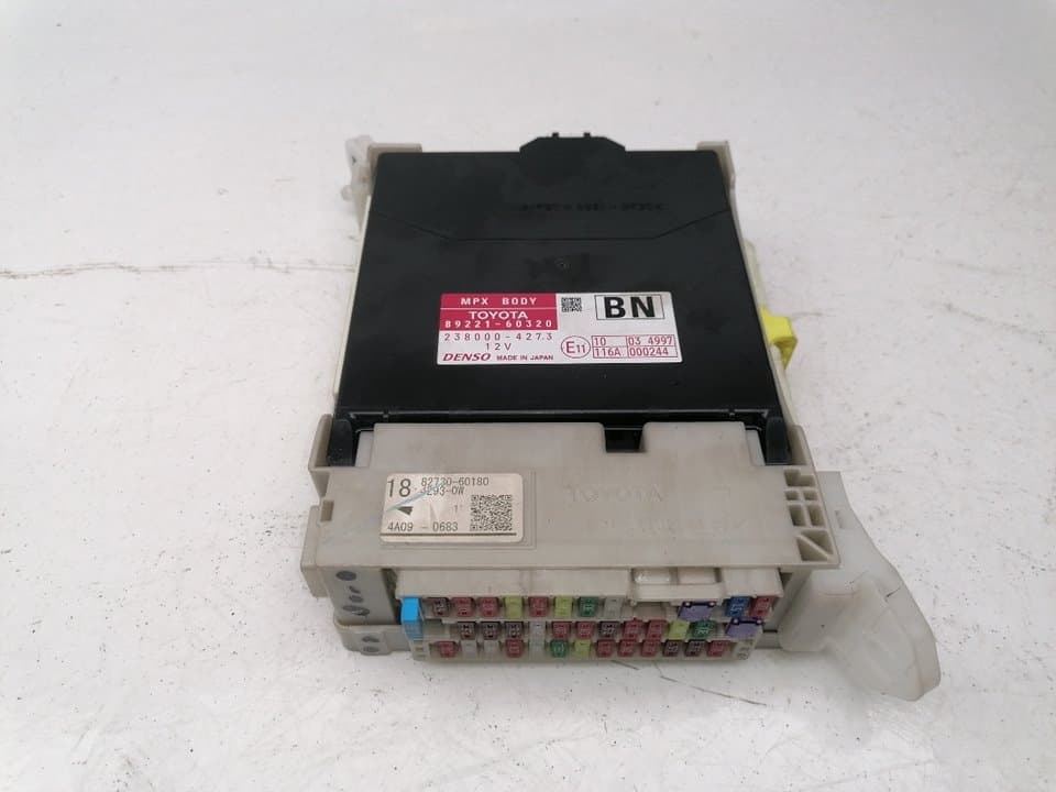 Caja reles / fusibles TOYOTA LAND CRUISER PRADO (_J12_)