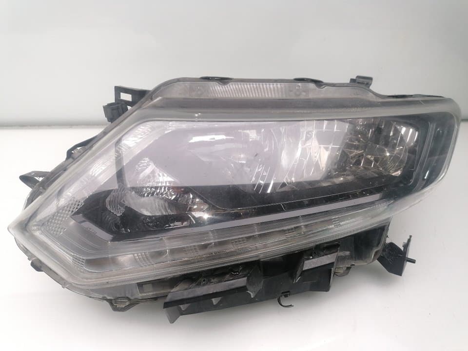 Faro izquierdo NISSAN X-TRAIL (T30)