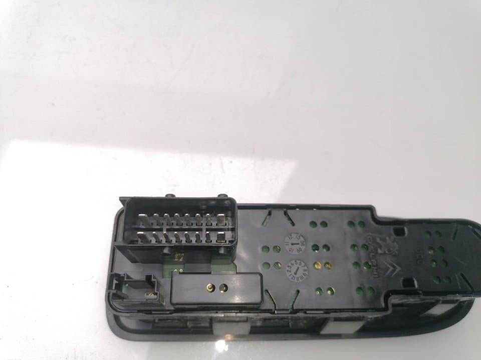 Mando elevalunas delantero izquierdo CITROEN C1 4