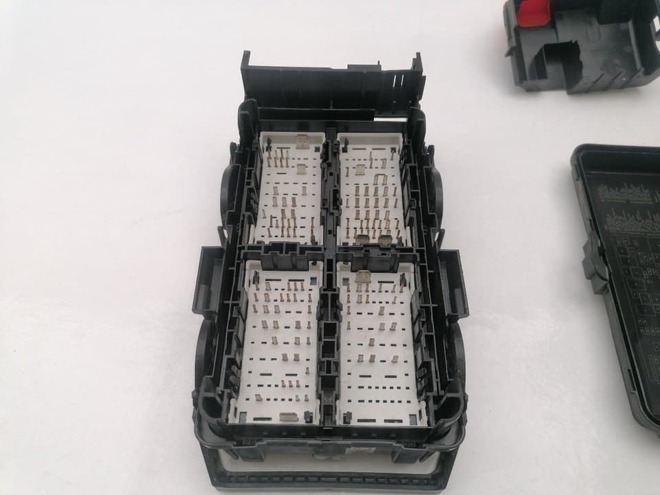Caja reles / fusibles OPEL INSIGNIA GRAND SPORT 4