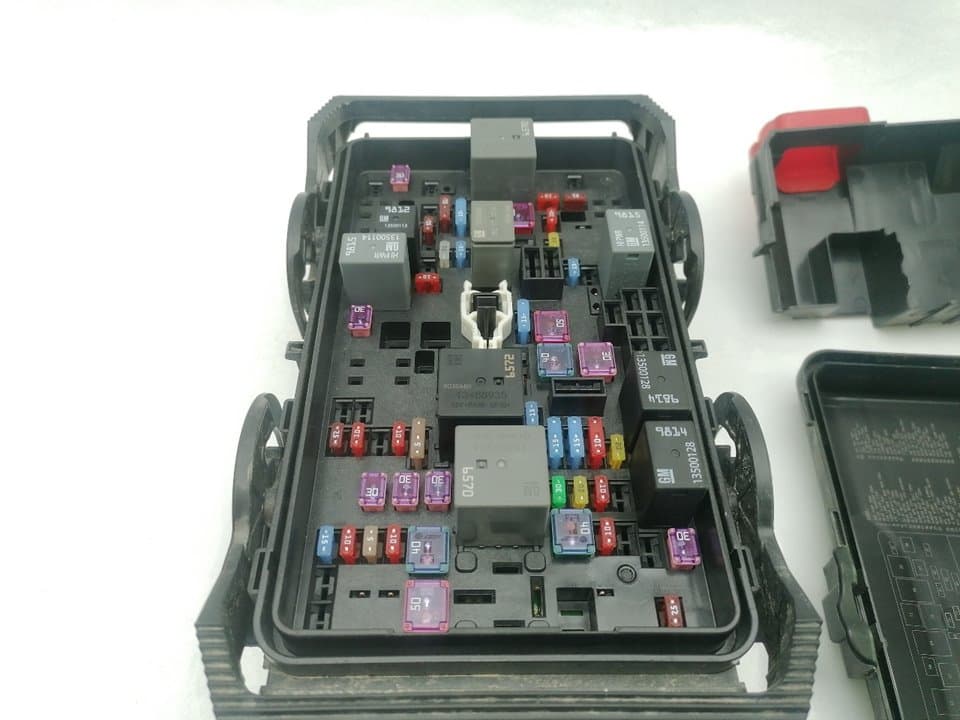 Caja reles / fusibles OPEL INSIGNIA GRAND SPORT 2