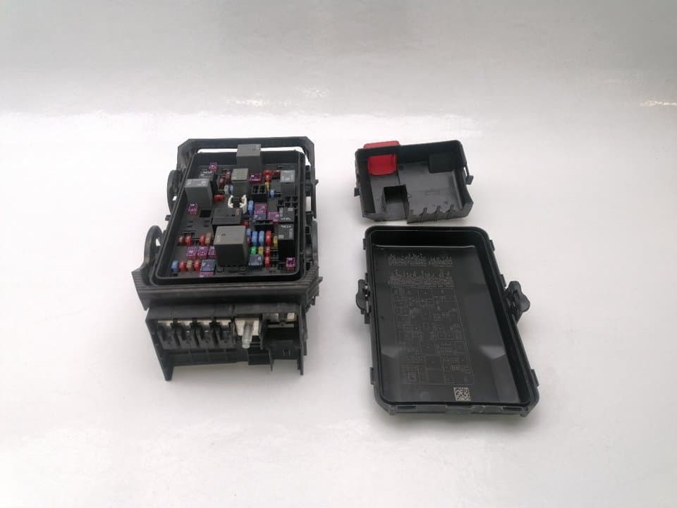 Caja reles / fusibles OPEL INSIGNIA GRAND SPORT