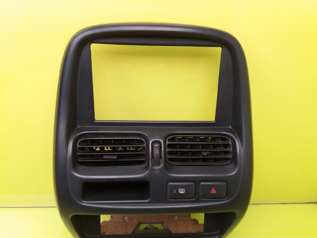 Recambio NISSAN PICK-UP (Y720) ref. 68260VJ200 2