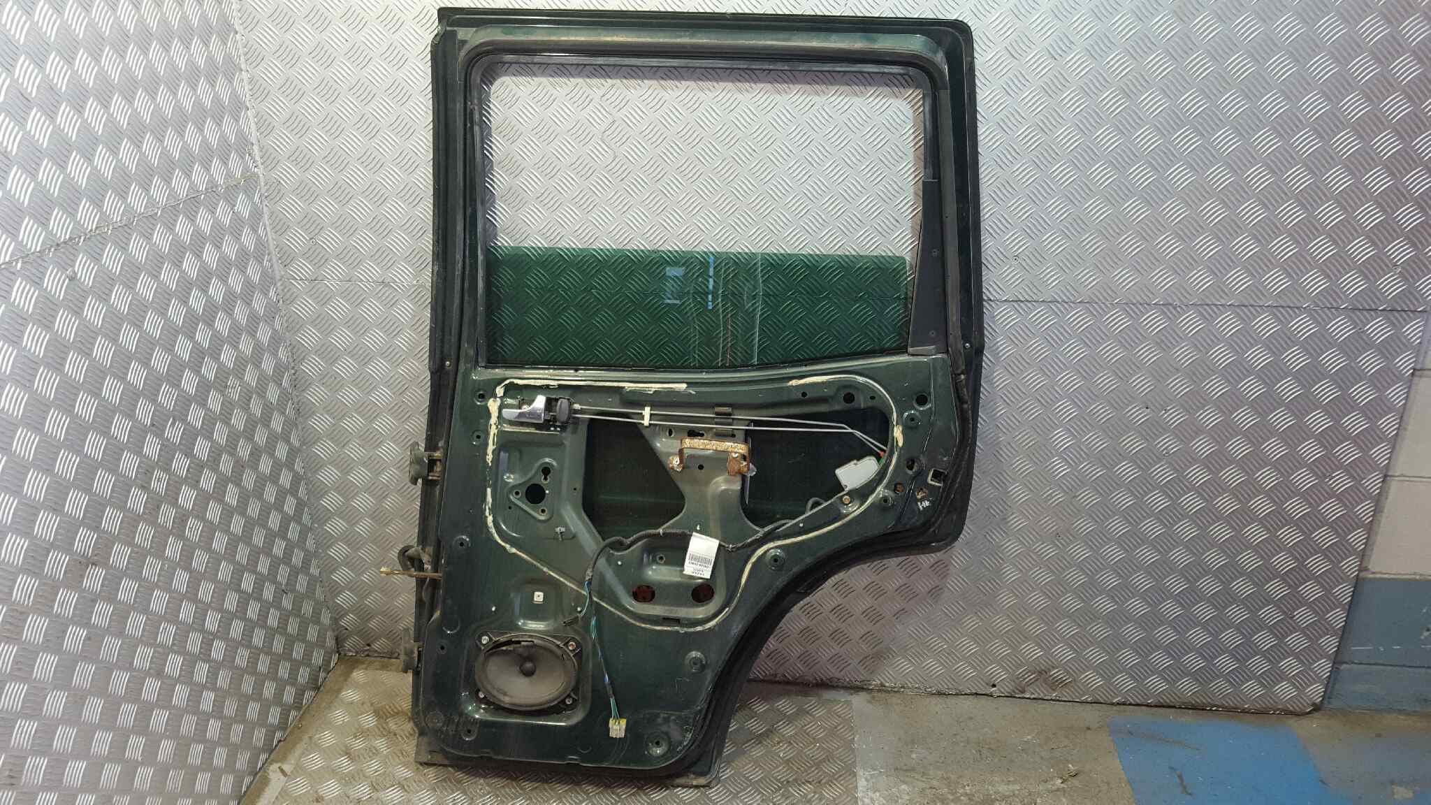 Puerta trasera derecha NISSAN TERRANO/TERRANO.II (R20) 2