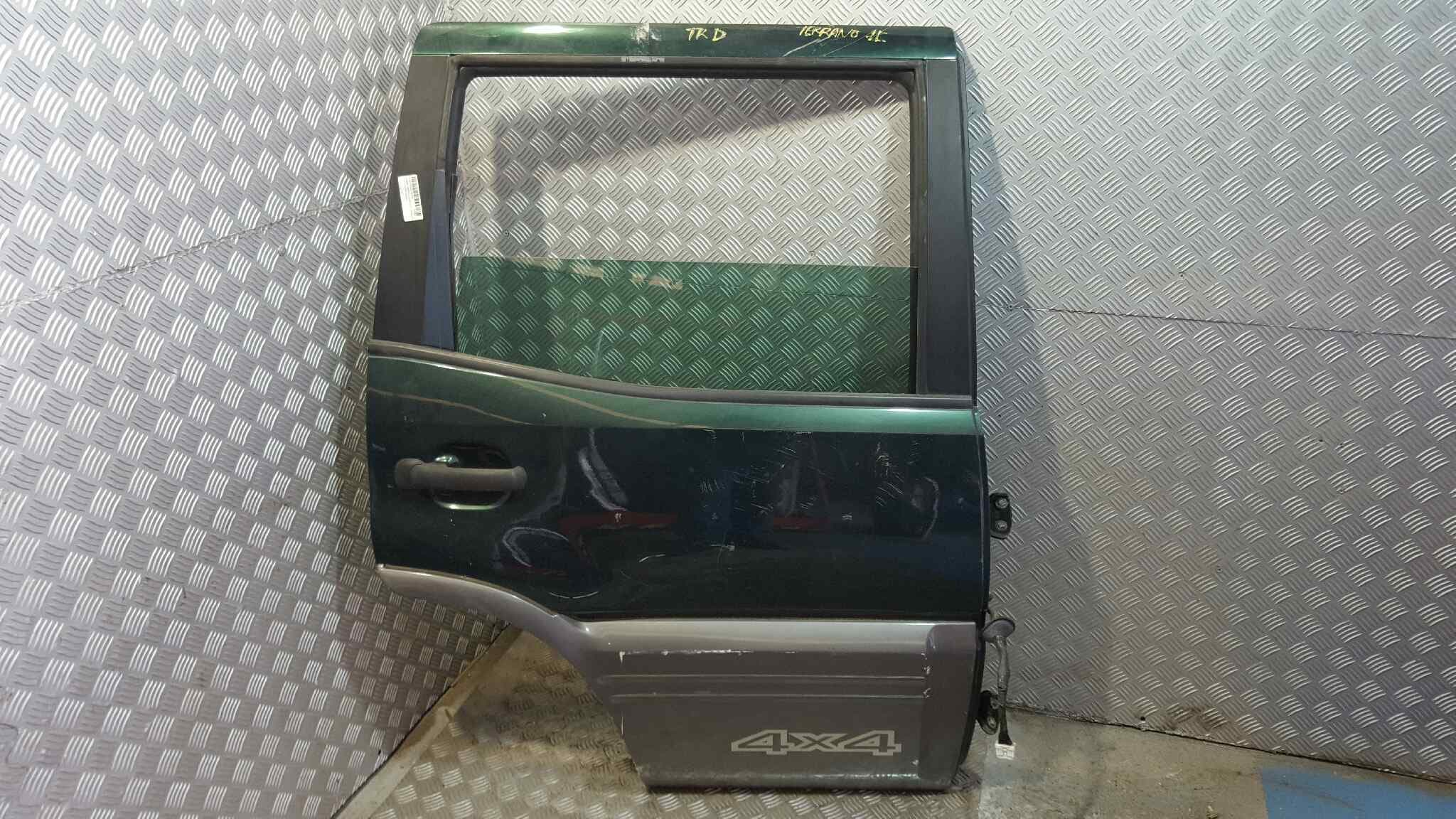 Puerta trasera derecha NISSAN TERRANO/TERRANO.II (R20)