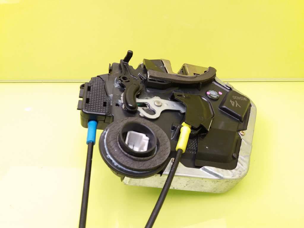 Cerradura puerta trasera izquierda TOYOTA AVENSIS 4