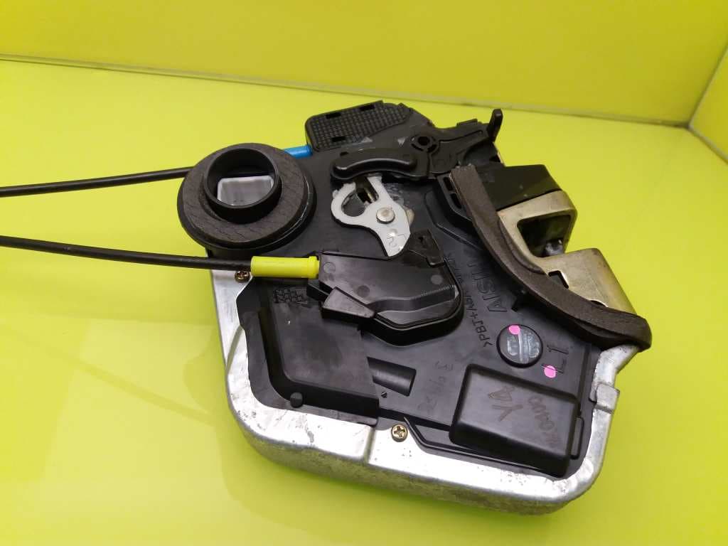 Cerradura puerta trasera izquierda TOYOTA AVENSIS 3
