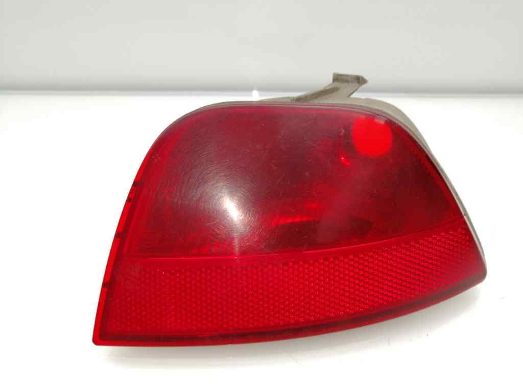 Faro antiniebla trasero izquierdo FORD FOCUS BERLINA (CAK)