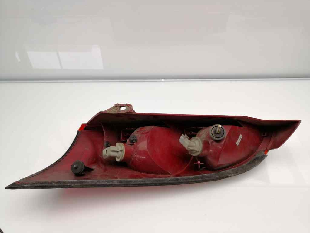Piloto trasero derecho FORD FOCUS BERLINA (CAK) 2