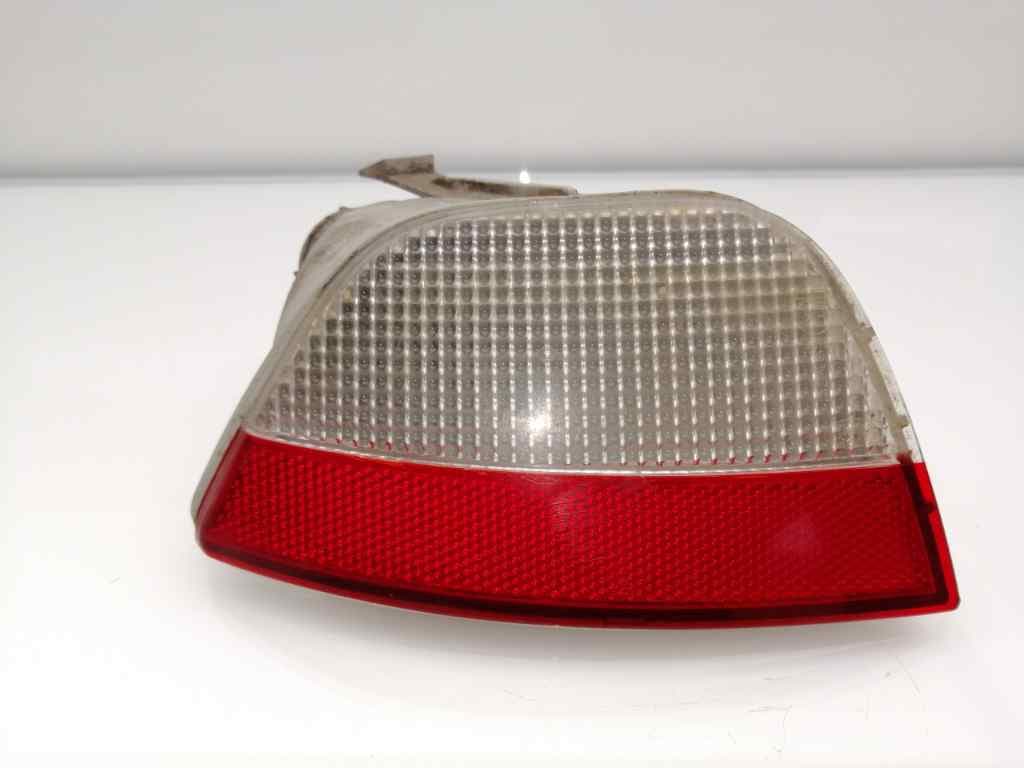Piloto trasero derecho paragolpes FORD FOCUS BERLINA (CAK)