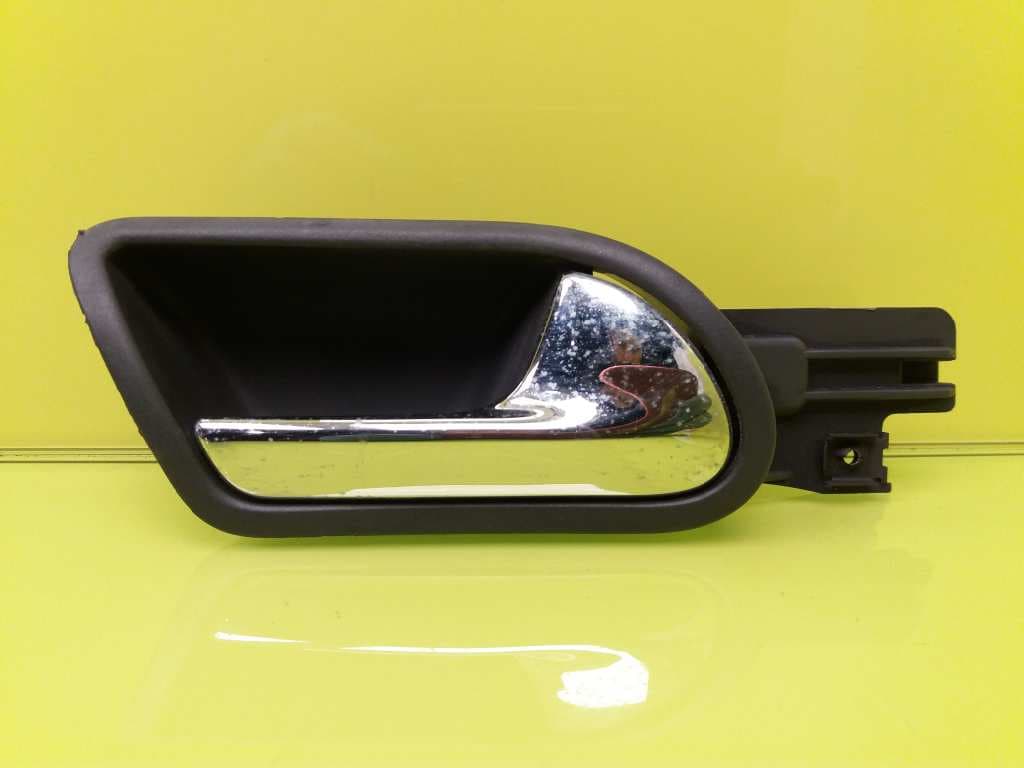 Maneta interior trasera derecha VOLKSWAGEN GOLF V BERLINA (1K1)