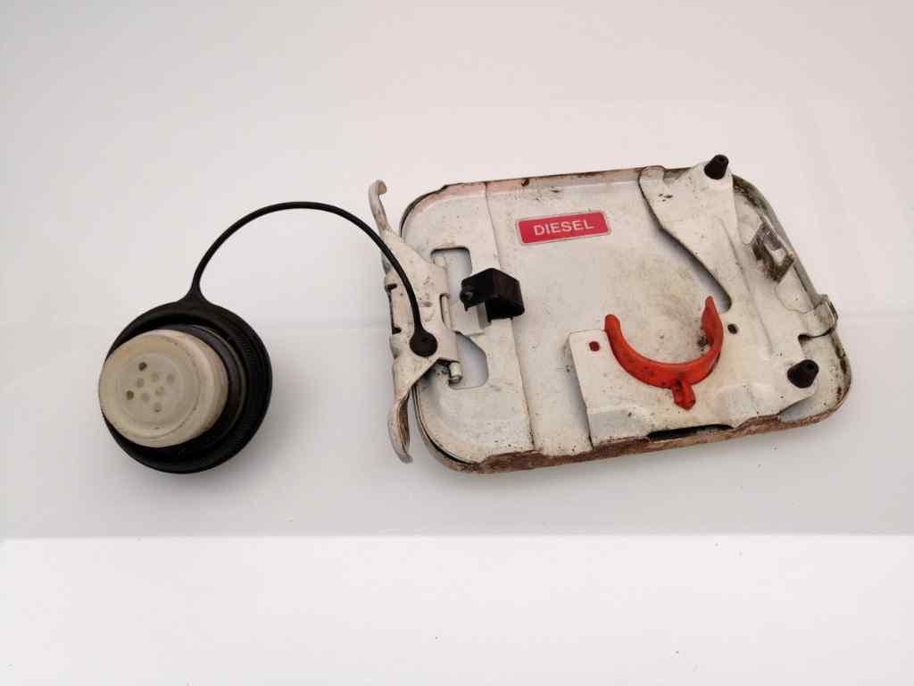 Tapa exterior combustible NISSAN TERRANO/TERRANO.II (R20) 2