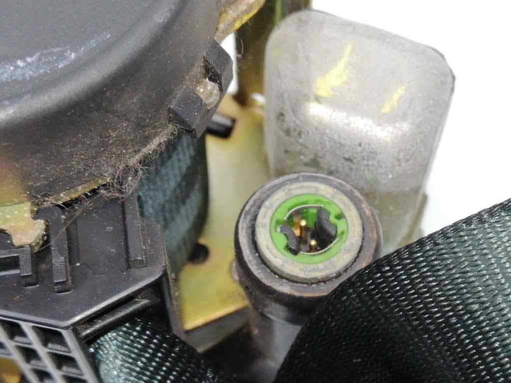 Cinturon seguridad delantero derecho AUDI A6 BERLINA (4F2) 3