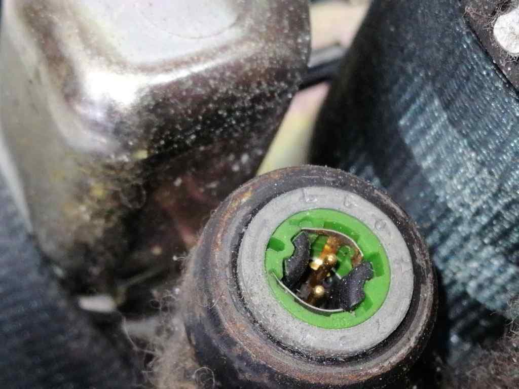 Cinturon seguridad delantero izquierdo AUDI A6 BERLINA (4F2) 3