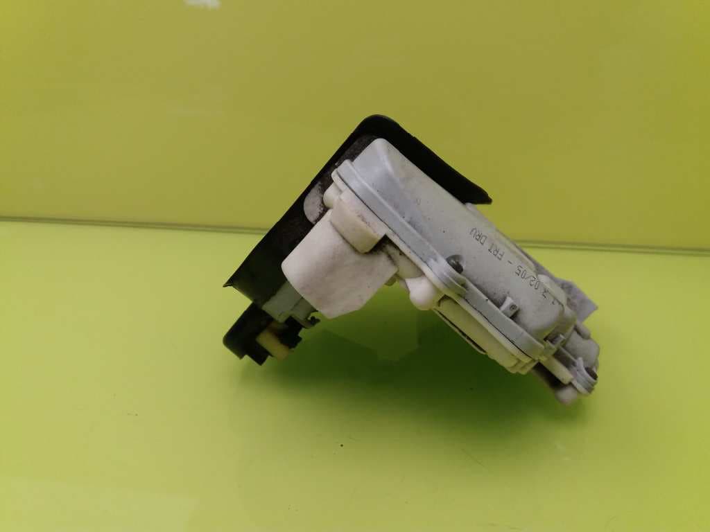 Cerradura puerta delantera derecha AUDI A3 (8P) 5