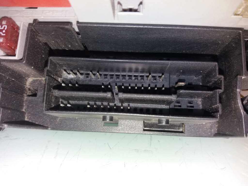 Caja reles / fusibles OPEL CORSA D 2