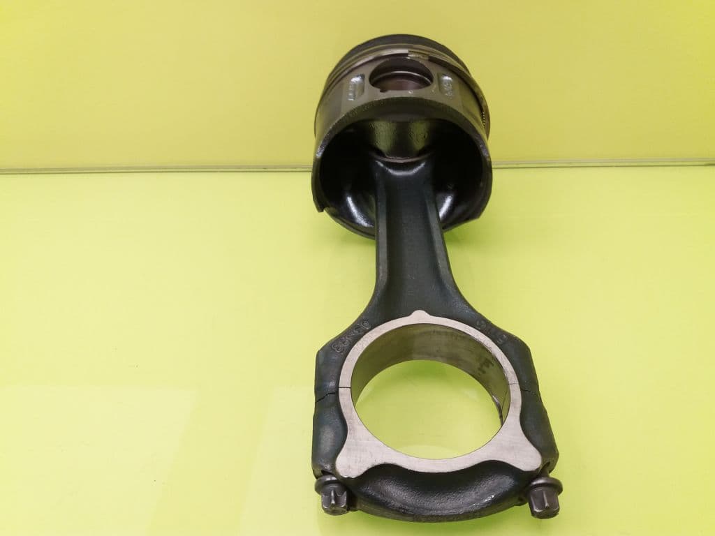 Piston MERCEDES-BENZ CLASE C (W203) BERLINA 2