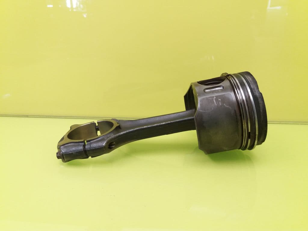 Piston MERCEDES-BENZ CLASE C (W203) BERLINA 4