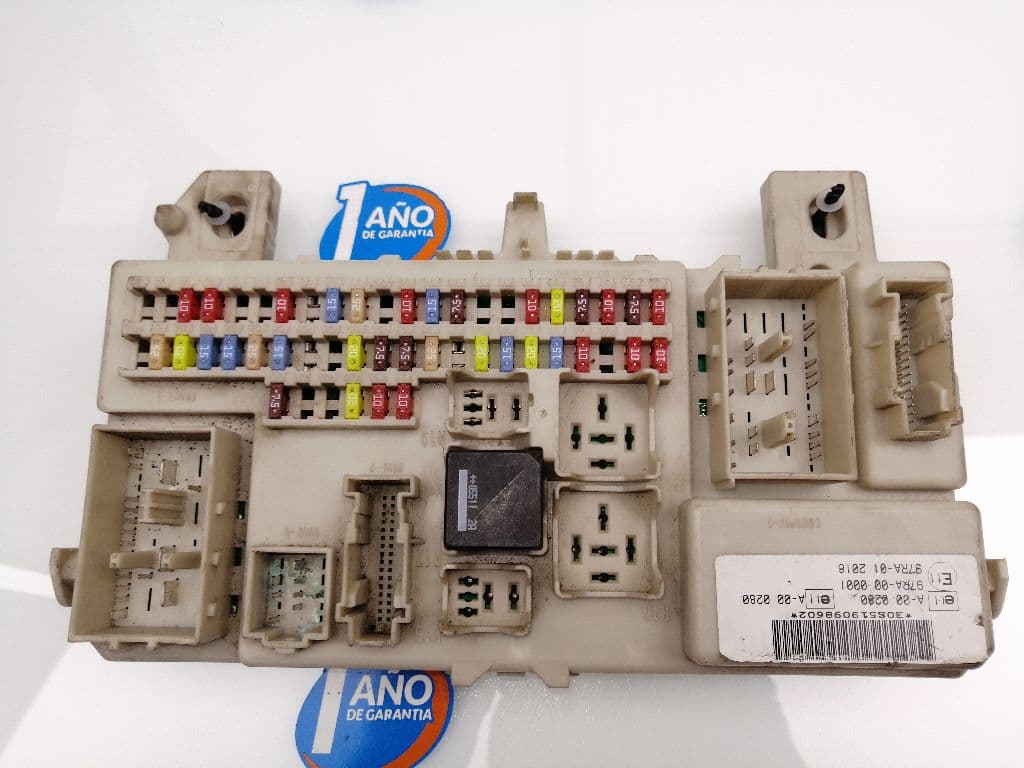 Caja reles / fusibles FORD FOCUS BERLINA (CAP)