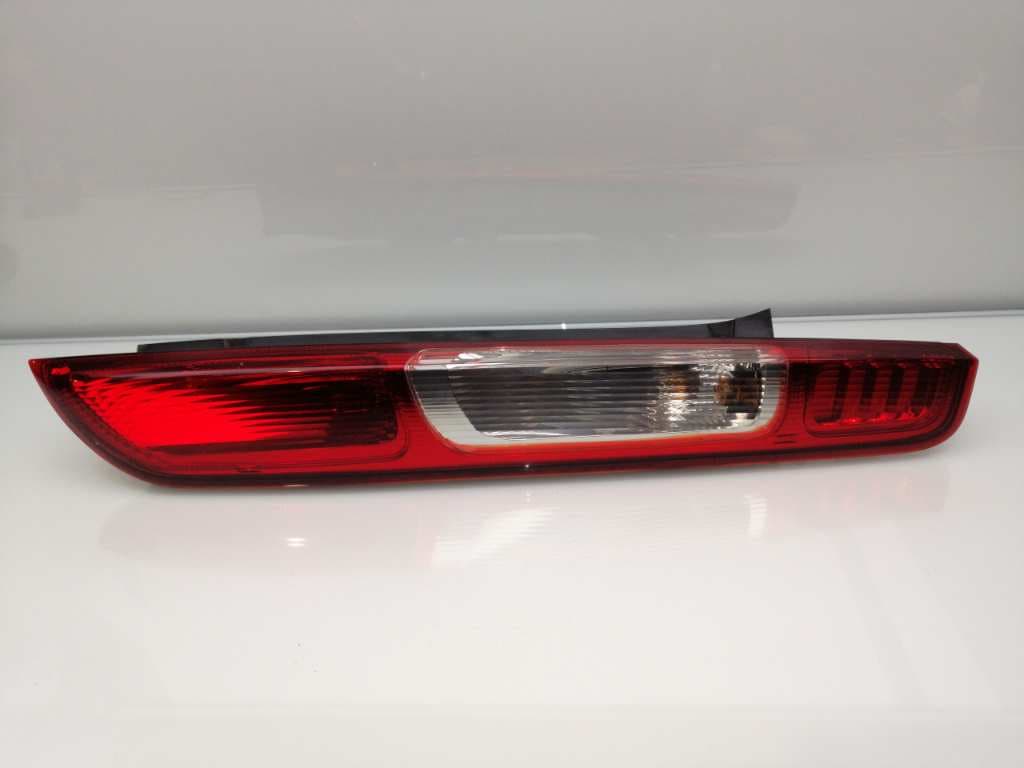 Piloto trasero derecho FORD FOCUS BERLINA (CAP)