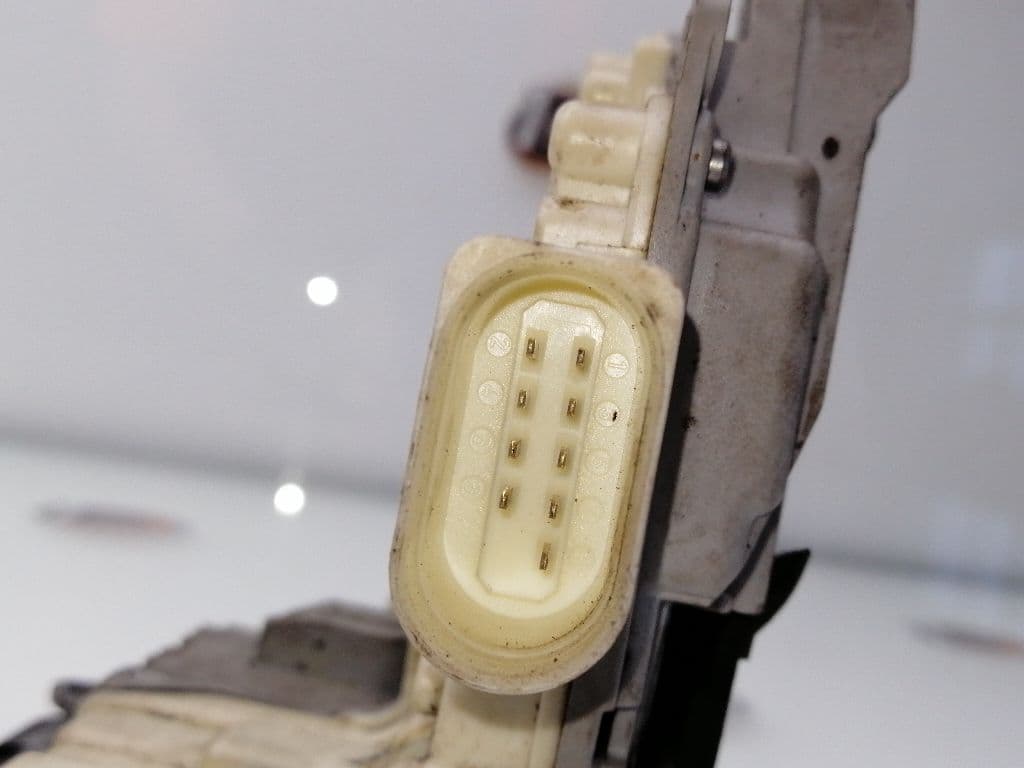 Cerradura puerta delantera derecha VOLKSWAGEN PASSAT LIM 4