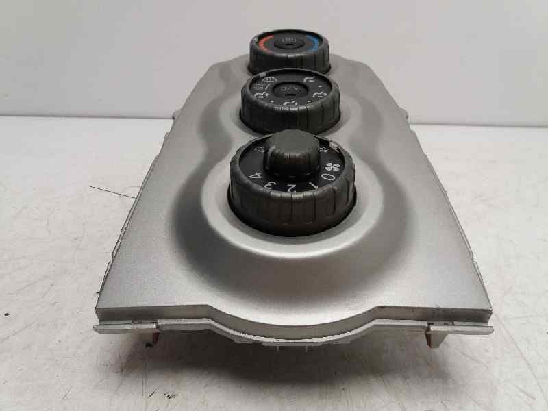 Recambio TOYOTA YARIS (NCP1/NLP1/SCP1) ref. 554060D190 5