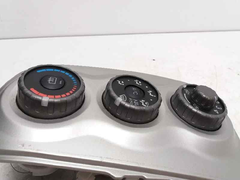 Recambio TOYOTA YARIS (NCP1/NLP1/SCP1) ref. 554060D190 4