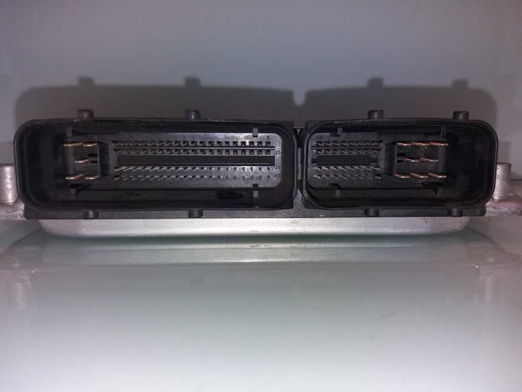 Centralita motor uce VOLKSWAGEN PASSAT BERLINA (3A2) 4