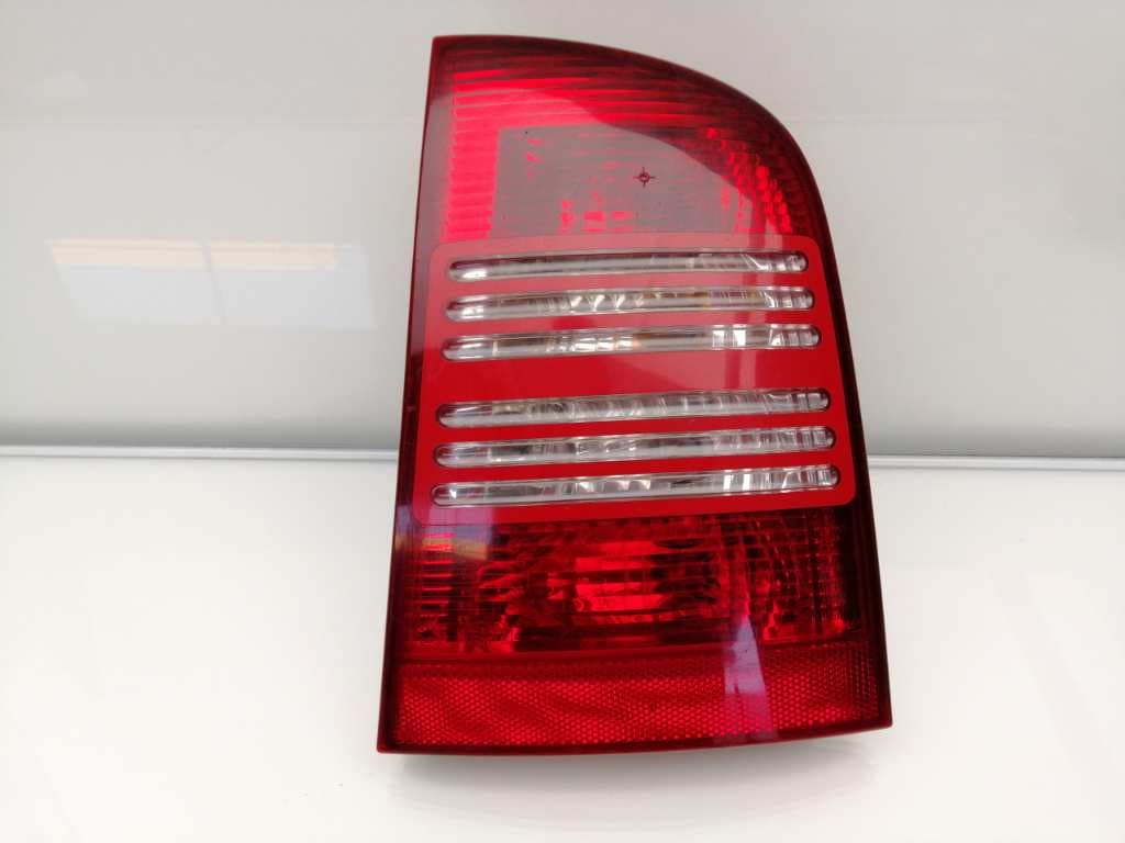 Piloto trasero derecho SKODA OCTAVIA BERLINA (1U2)