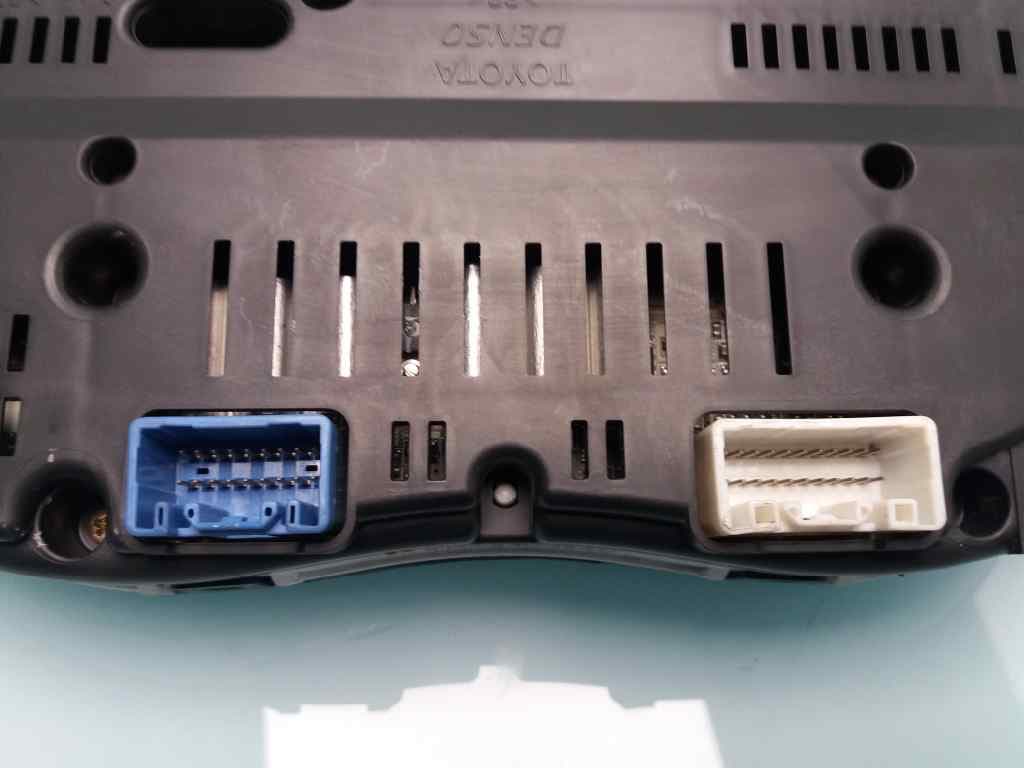Cuadro instrumentos TOYOTA AVENSIS 3