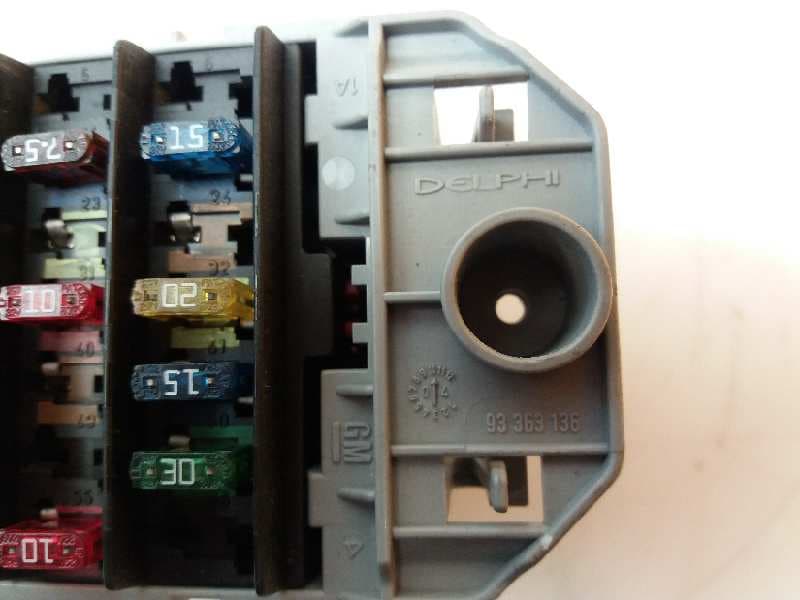 Caja reles / fusibles OPEL MERIVA 5