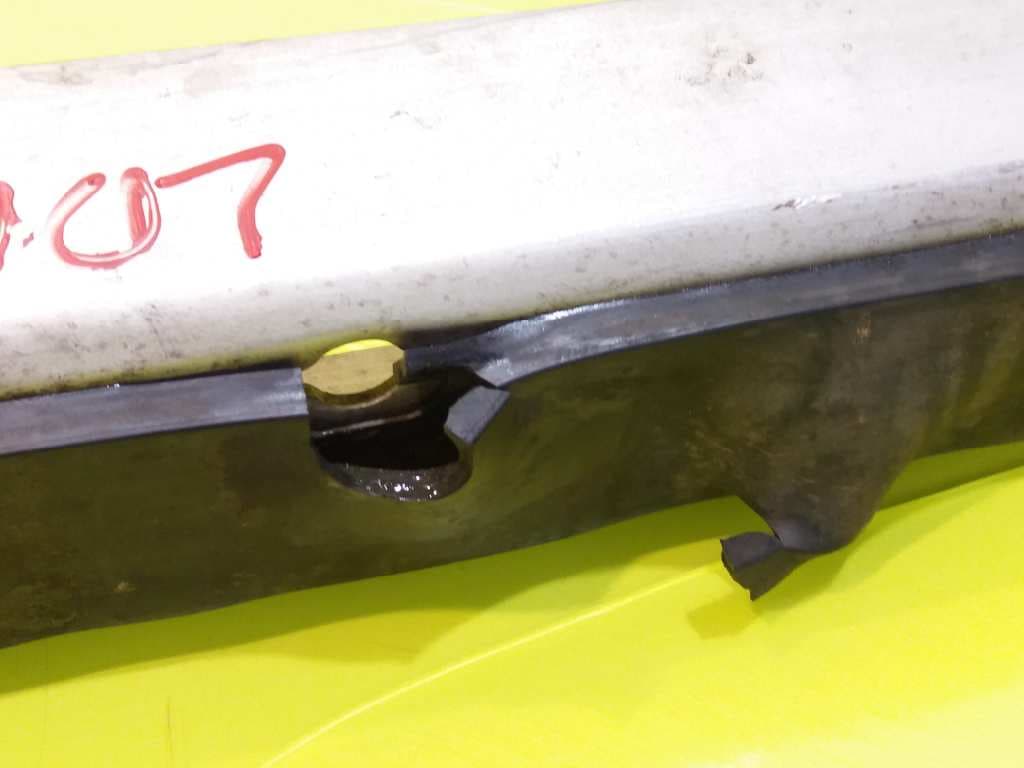 Paragolpes delantero LADA NIVA ( 2121 / 21213 / 21214 / 21215 ) 2