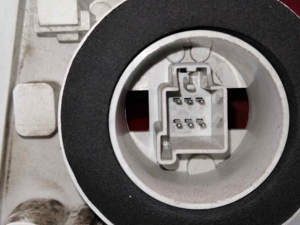 Piloto trasero derecho FORD FOCUS BERLINA (CAK) 2
