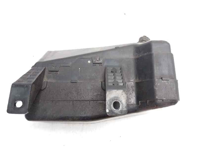 Caja reles / fusibles MITSUBISHI MONTERO (V60/V70) 5