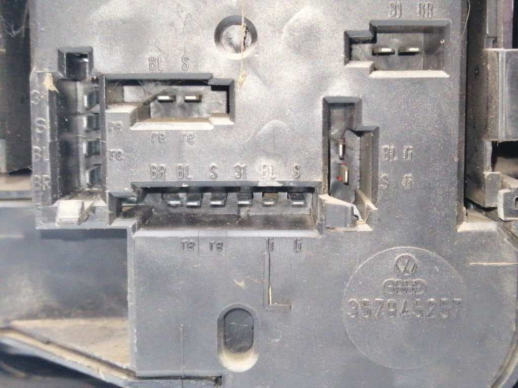 Piloto trasero izquierdo VOLKSWAGEN PASSAT (321/23/27/31) 2