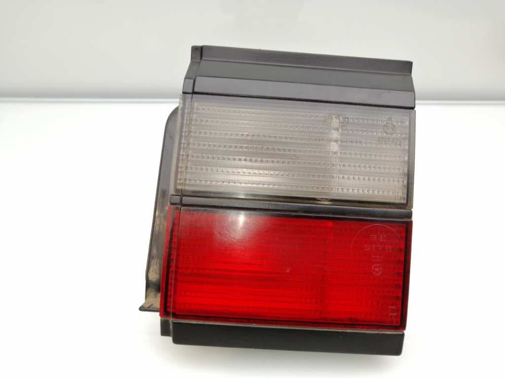 Piloto trasero derecho VOLKSWAGEN PASSAT (321/23/27/31)