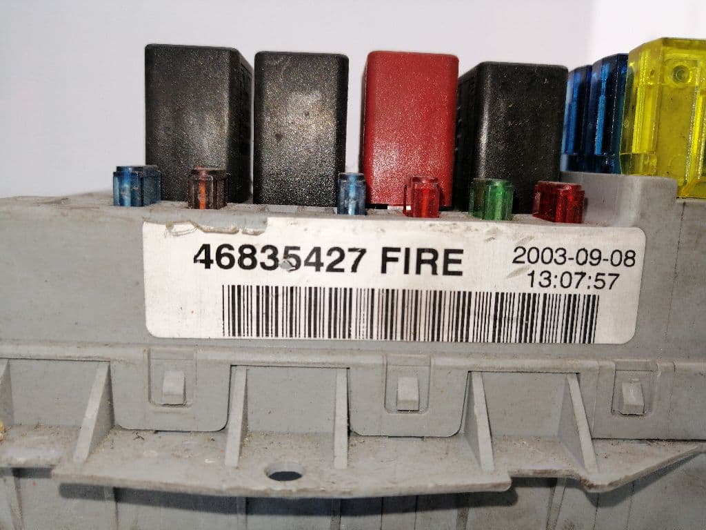 Caja reles / fusibles FIAT PUNTO VAN III (299) 4