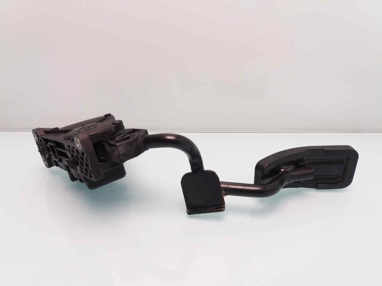 Pedal acelerador AUDI A6 BERLINA (4F2) 4