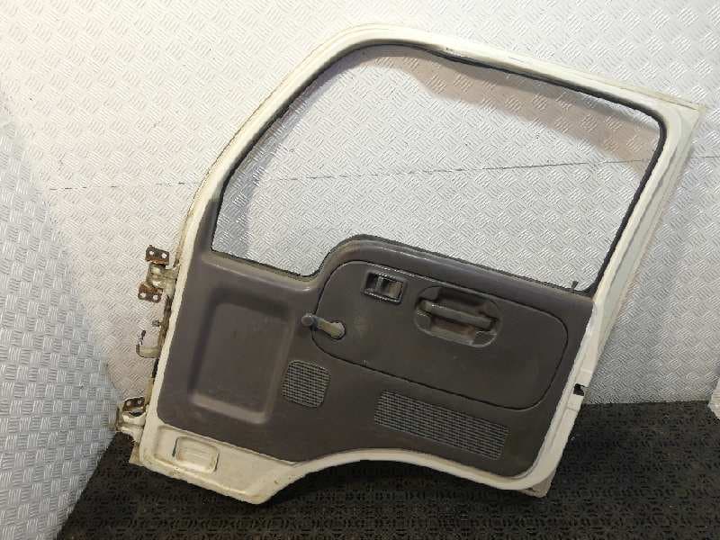 Puerta delantera derecha NISSAN CABSTAR E