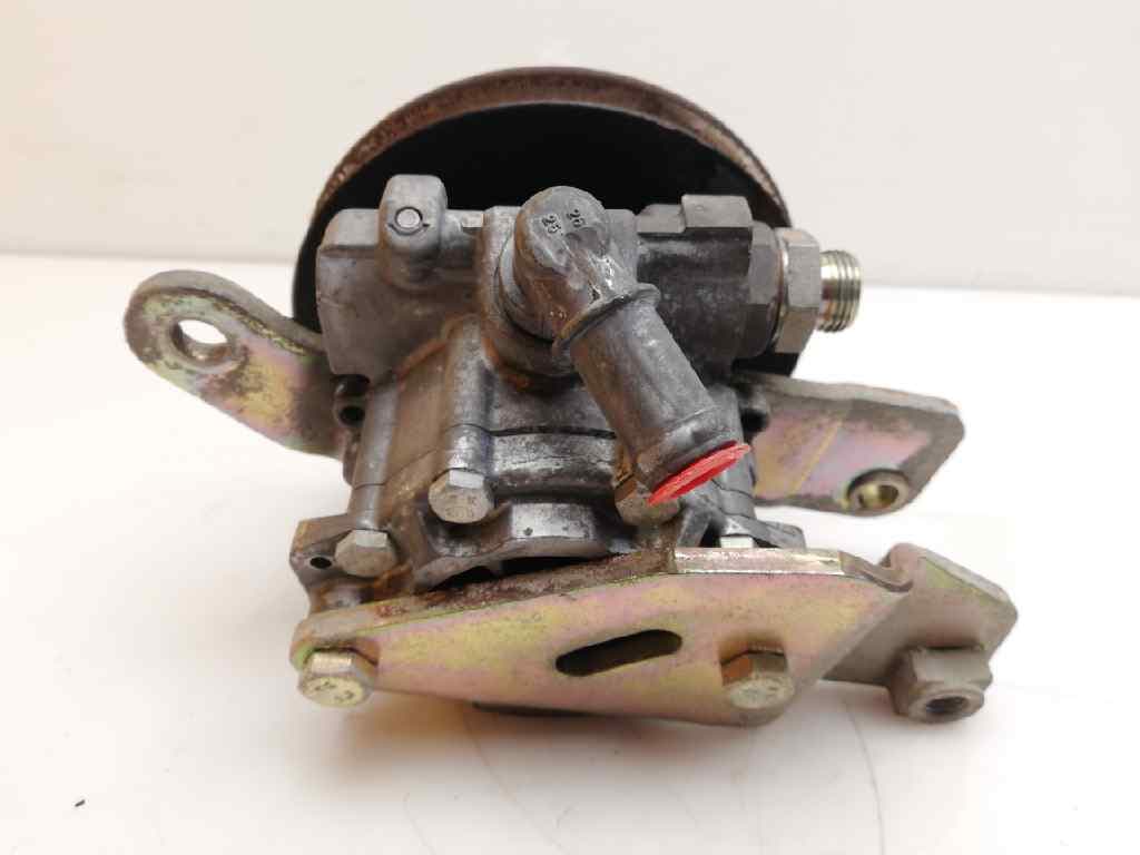 Bomba direccion NISSAN CABSTAR E 4
