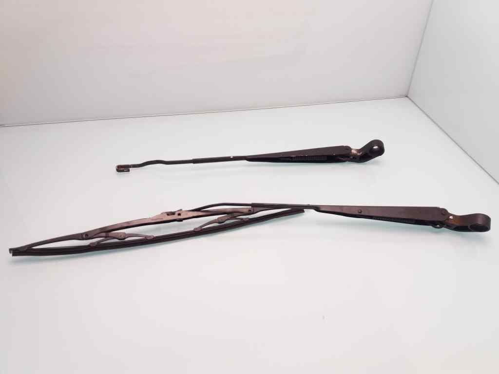 Brazo limpia delantero derecho NISSAN CABSTAR E 5